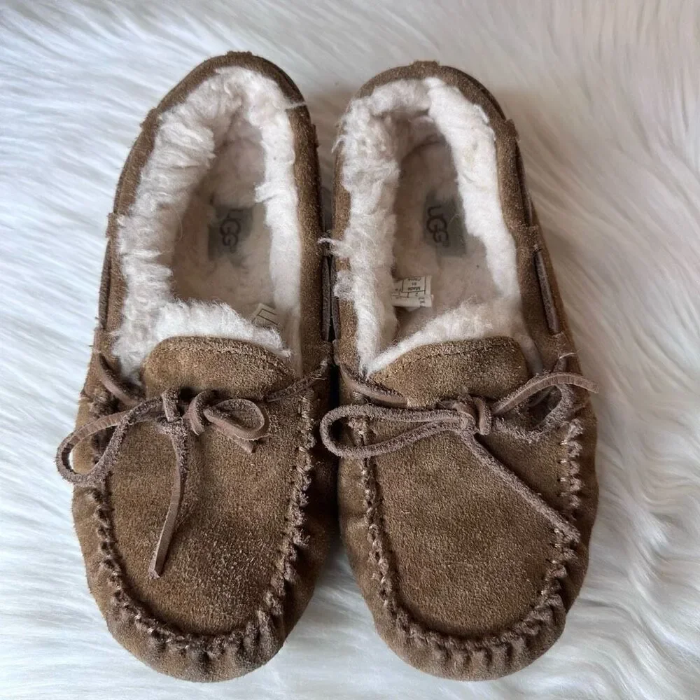 UGG Kids Dakota Slippers Size 2